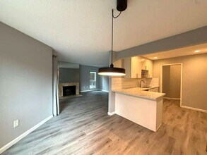 13739 15th Ave NE in Seattle, WA - Building Photo - Building Photo