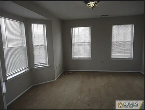 3 Pembrook Ave in North Brunswick, NJ - Building Photo - Building Photo