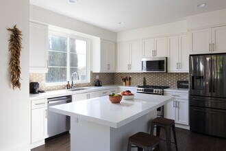 743 Silver Lake Blvd in Los Angeles, CA - Building Photo - Building Photo