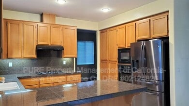 1073 Princess Kyra Pl in Escondido, CA - Building Photo - Building Photo