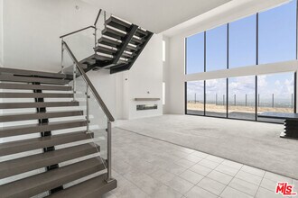 11758 Hillsborough Ln in Los Angeles, CA - Building Photo - Building Photo