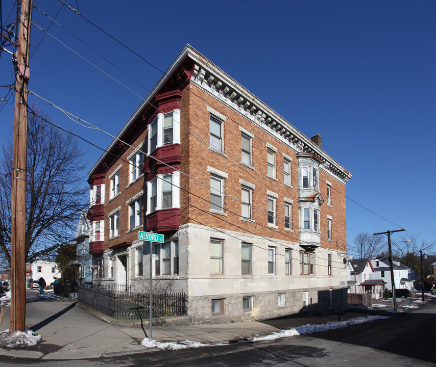 236 Main St in Torrington, CT - Building Photo