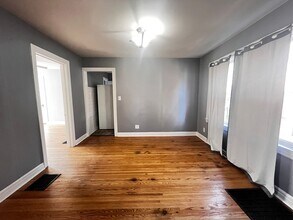 932 Hess Ln in Louisville, KY - Building Photo - Building Photo