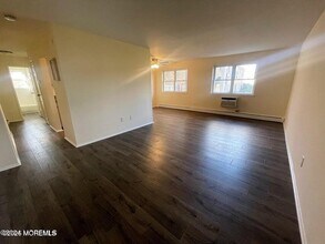 44 Manchester Ct in Freehold, NJ - Building Photo - Building Photo