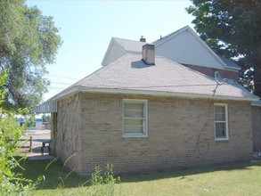 2345 Cedar St in Holt, MI - Building Photo - Building Photo