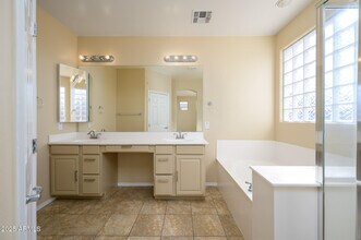 12101 W Dove Wing Way in Peoria, AZ - Building Photo - Building Photo