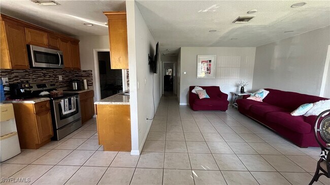 36 Andros St in Lehigh Acres, FL - Building Photo - Building Photo