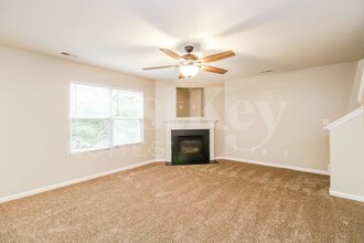 3828 Edgewood Terrace Rd in Greensboro, NC - Foto de edificio - Building Photo