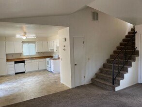 1057 Diablo Ave in Chico, CA - Building Photo - Building Photo