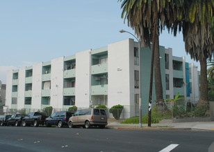 Villa Santa Rosa in Los Angeles, CA - Foto de edificio - Building Photo