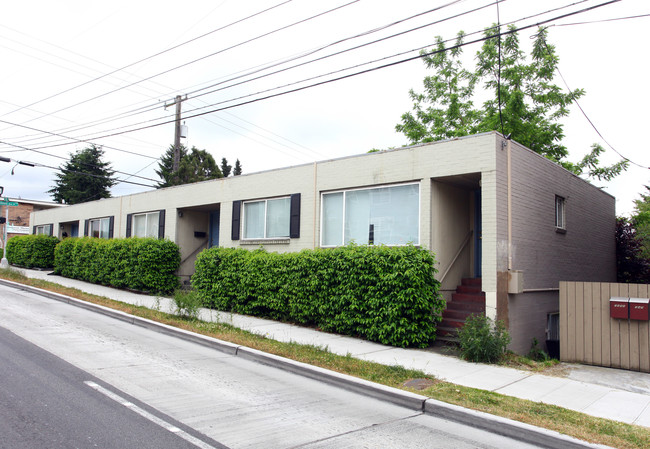 Crestwood Apartments in Seattle, WA - Foto de edificio - Building Photo