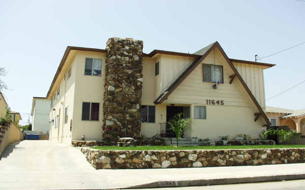 11645 Birch Ave in Hawthorne, CA - Foto de edificio - Building Photo