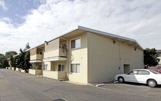 Newport Apartments in San Leandro, CA - Building Photo - Building Photo