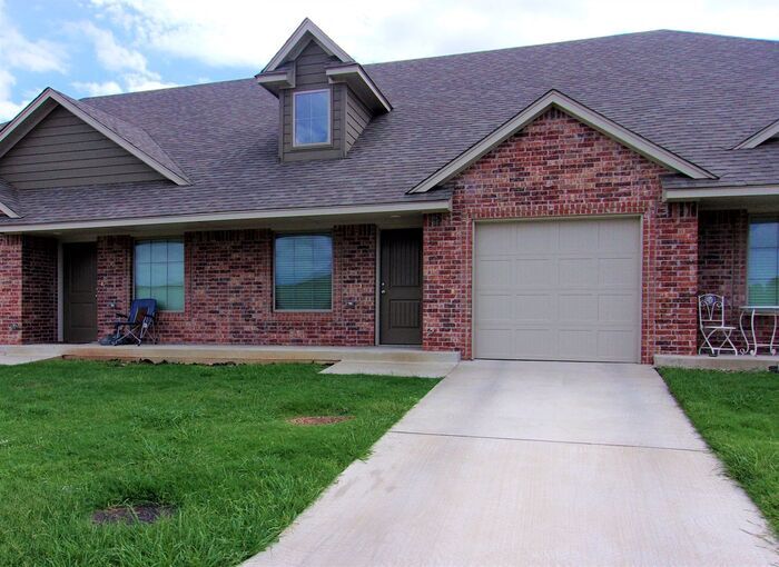 4704 Loch Ln in Del City, OK - Building Photo