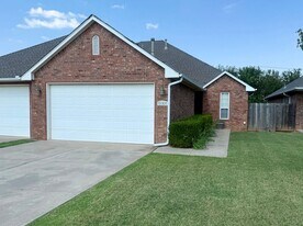 11321 NW 121st Pl in Yukon, OK - Building Photo