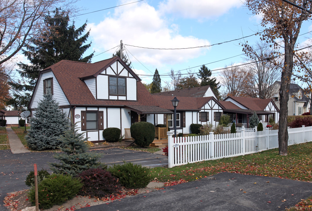 10390 Main St in Clarence, NY - Building Photo