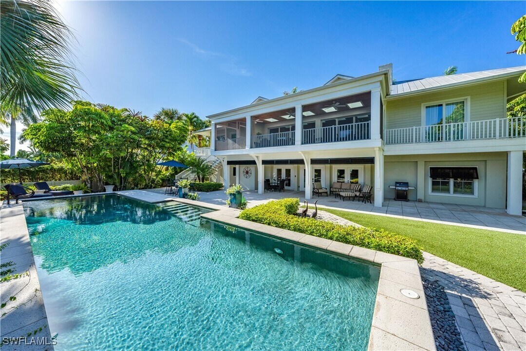 491 17th Ave S in Naples, FL - Building Photo