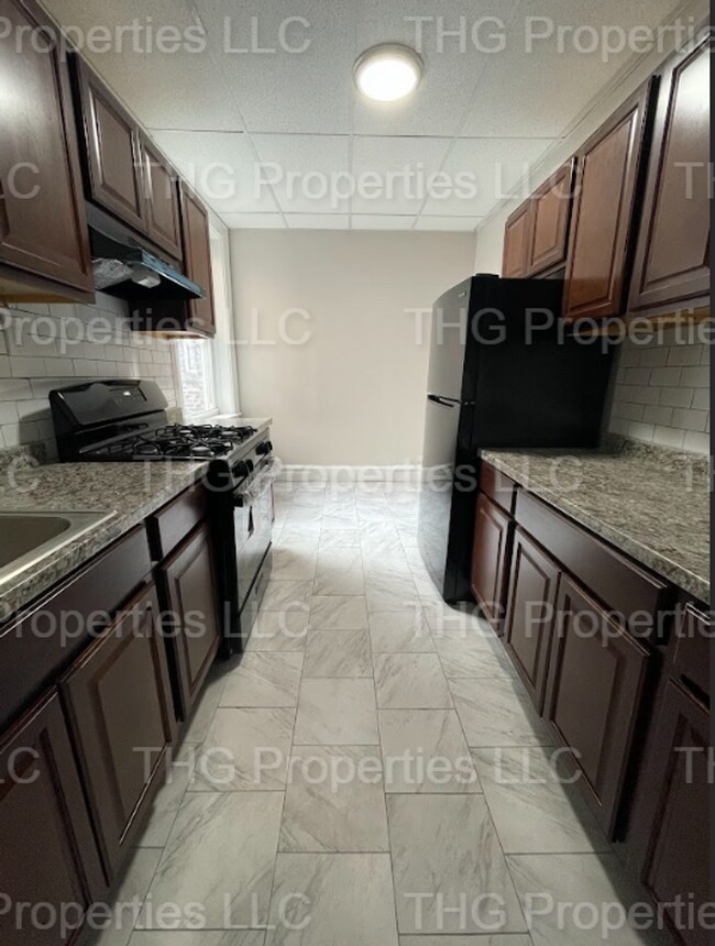 678 Scotland in Orange, NJ - Foto de edificio - Building Photo