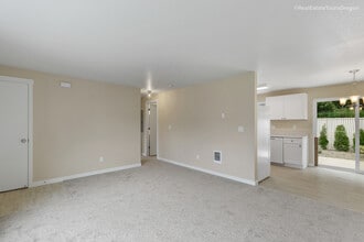 151 N 29th Ave, Unit C in Cornelius, OR - Building Photo - Building Photo