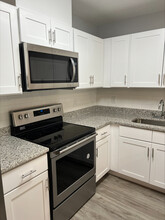 Pinehurst Villas Apartments in Opelika, AL - Building Photo - Building Photo