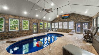 2209 Henderson Springs Rd in Pigeon Forge, TN - Building Photo