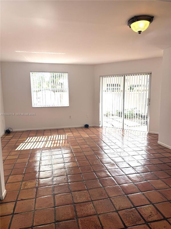 6860 SW 45th Ln in Miami, FL - Building Photo - Building Photo