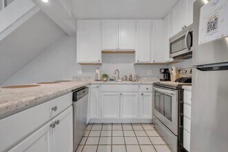1816 Jackson Bluff Rd in Tallahassee, FL - Building Photo - Building Photo