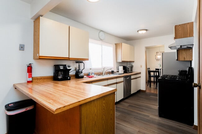 1420 Auburn Ave in Naperville, IL - Building Photo - Building Photo