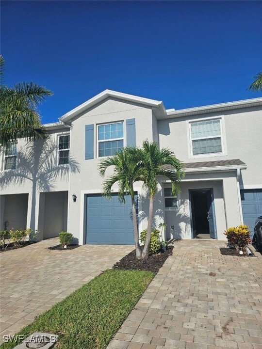 15245 Wildflower Cir in Naples, FL - Foto de edificio