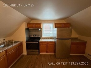 180 Pine St in Holyoke, MA - Building Photo - Building Photo