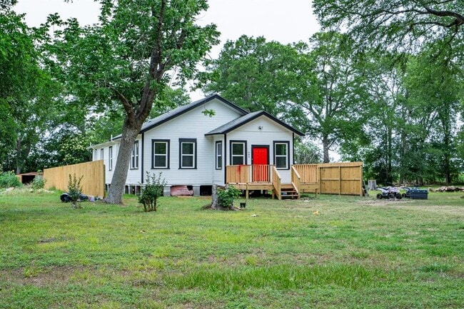 689 Wilderness Trail in Wharton, TX - Building Photo - Building Photo