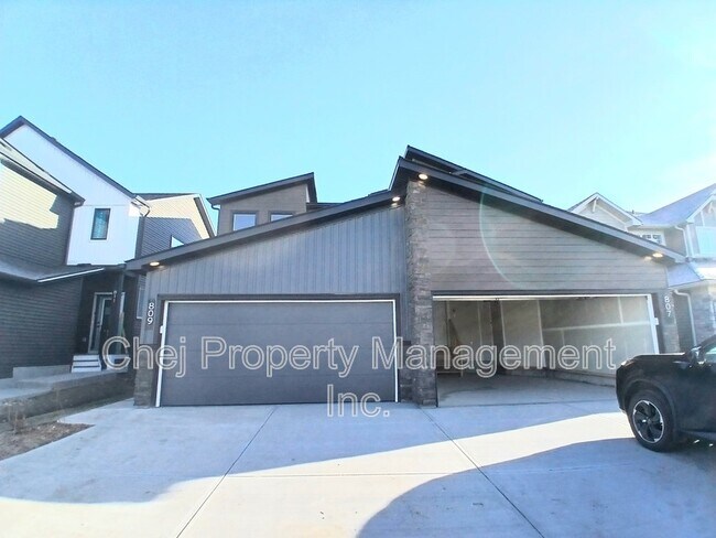 807 Rowan Cl SW in Edmonton, AB - Building Photo - Building Photo