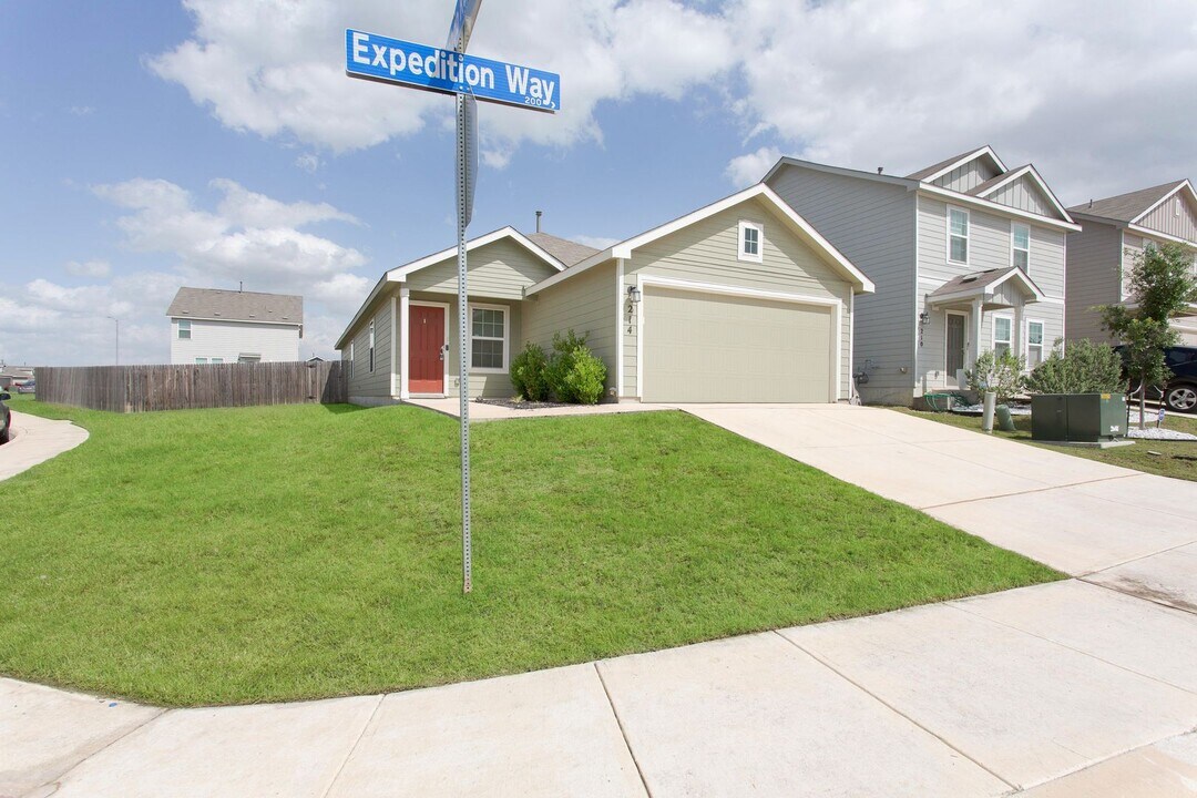214 Expedition Way in San Antonio, TX - Building Photo