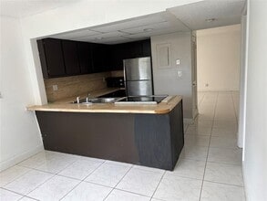 8031 Lagos De Campo Blvd in Tamarac, FL - Building Photo - Building Photo