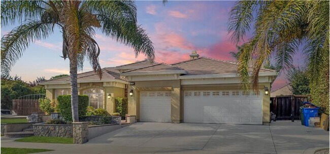 2321 Star Lilly St in Brentwood, CA - Foto de edificio - Building Photo