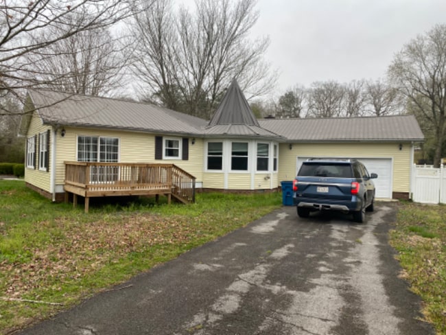 391 Mortons Lake Rd in Manchester, TN - Foto de edificio - Building Photo