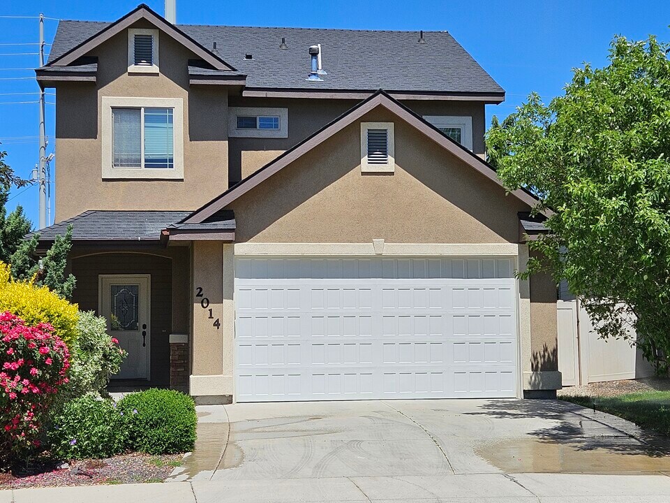 2014 E Mountain Man Dr in Meridian, ID - Building Photo