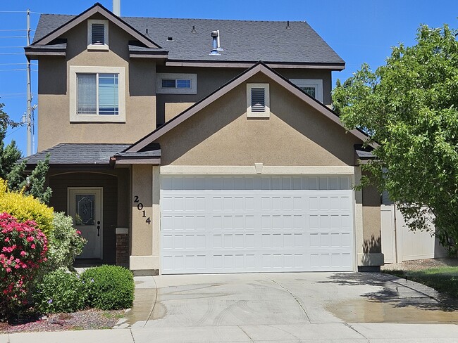 property at 2014 E Mountain Man Dr