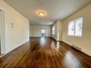 373 E Holbrook Ave in Muskegon, MI - Building Photo - Building Photo