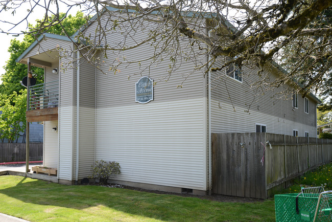 8th Avenue Apartments in Hillsboro, OR - Foto de edificio - Building Photo