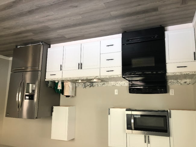 751 S 9th St in Salina, KS - Building Photo - Building Photo