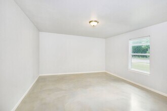 638 Luke St in Dayton, TX - Building Photo - Building Photo