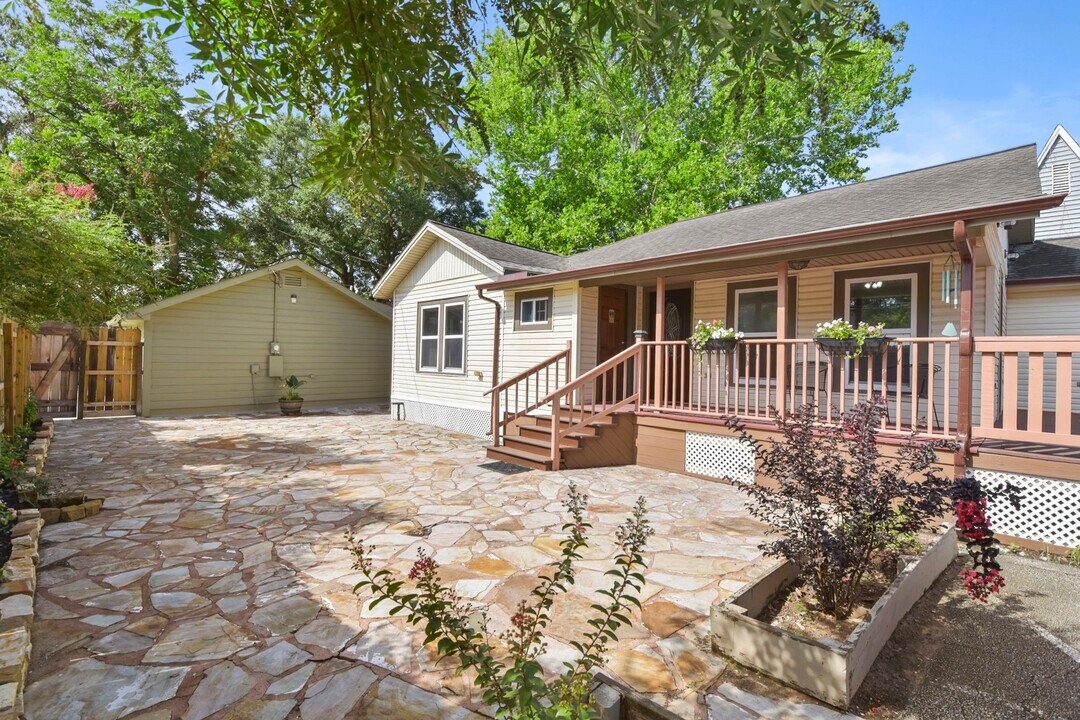 500 Walnut St in Tomball, TX - Building Photo