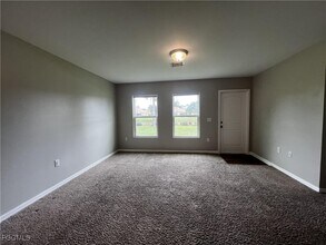 18319 Gibraltar Ln in Lehigh Acres, FL - Foto de edificio - Building Photo