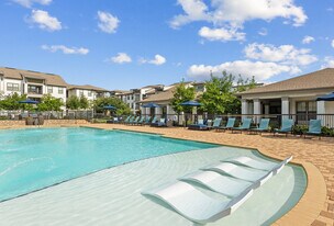 Kingsland West in Houston, TX - Building Photo