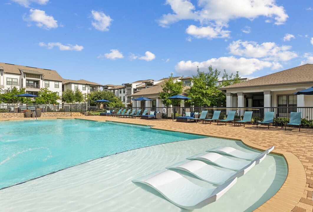 Kingsland West in Houston, TX - Building Photo