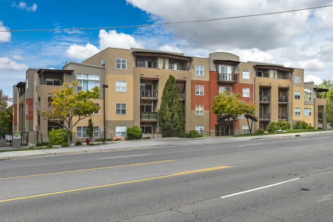 4340 S Highland Dr in Salt Lake City, UT - Foto de edificio - Building Photo