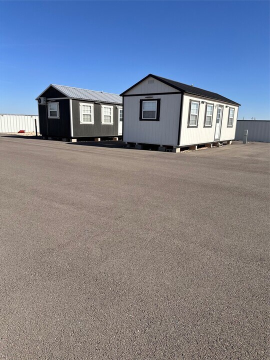 3306 E County Rd 172 in Midland, TX - Building Photo