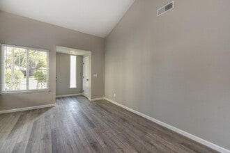 6933 Trovita Way in Citrus Heights, CA - Building Photo - Building Photo