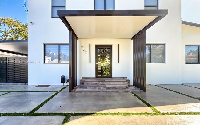 property at 927 SW 18th Ave